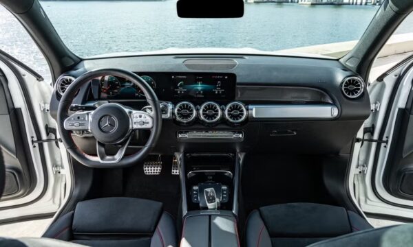 Mercedes-Benz GLB-Class 2023 - Image 3