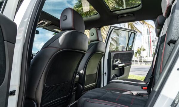 Mercedes-Benz GLB-Class 2023 - Image 9