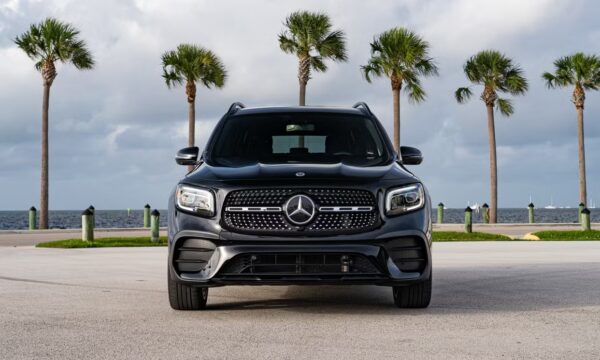 Mercedes-Benz GLB-Class 2023 - Image 2