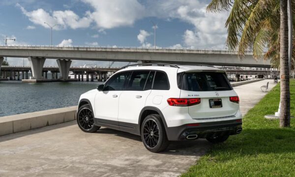 Mercedes-Benz GLB-Class 2023 - Image 10