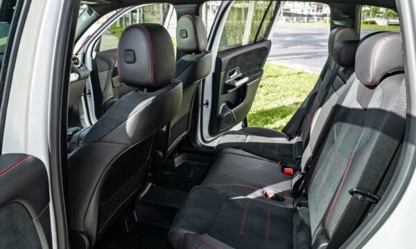 Mercedes-Benz GLB-Class 2023 - Image 6