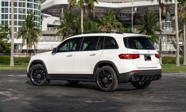 Mercedes-Benz GLB-Class 2023 - Image 2