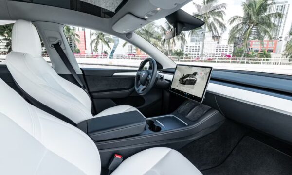 Tesla Model Y 2023 - Image 5